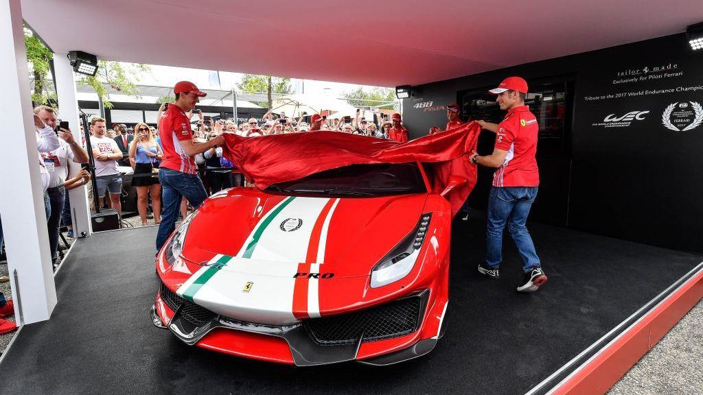 NOVO FERRARI F488 PISTA ‘PILOTI FERRARI’ REVELADO EM LE MANS NO FINAL DE SEMANA, foto 6