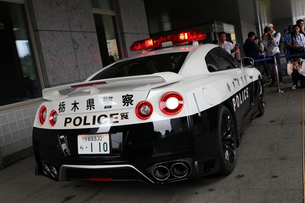 NISSAN GT-R VIRA CARRO DE POLÍCIA NO JAPÃO, foto 4