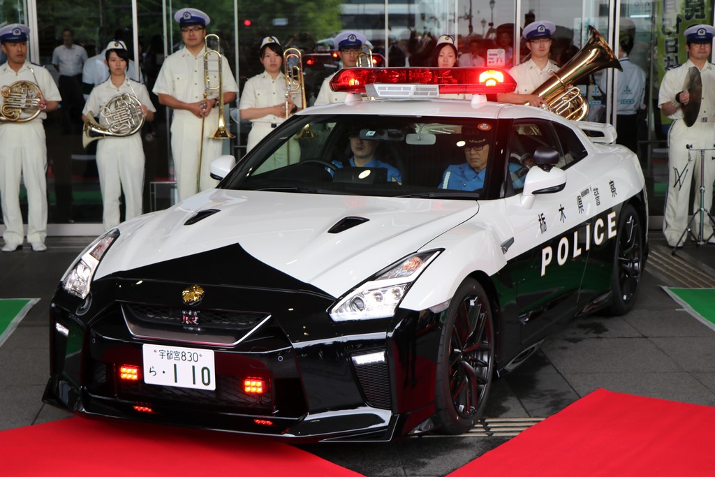 NISSAN GT-R VIRA CARRO DE POLÍCIA NO JAPÃO, foto 5