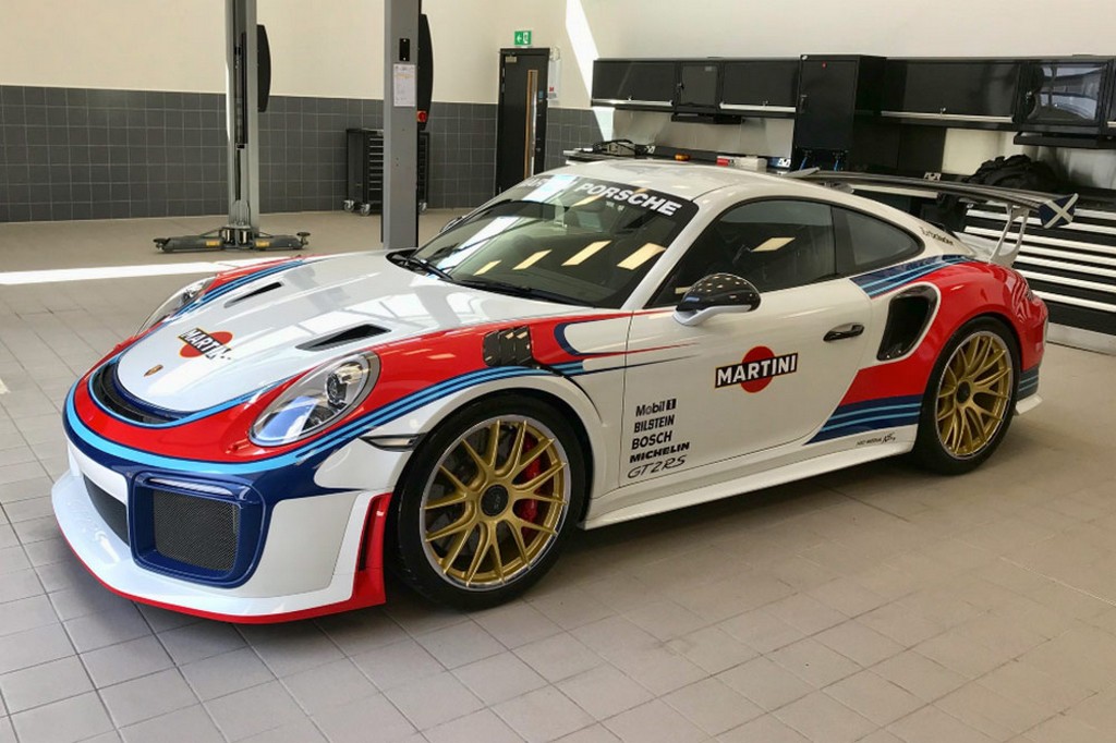 PORSCHE 911 GT2 RS MOBY DICK: UM TRIBUTO AO PASSADO, foto 1