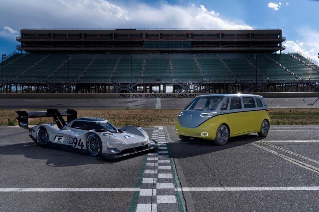 ROMAIN DUMAS E VOLKSWAGEN BATEM O RECORDE DE PIKES PEAK, foto 1