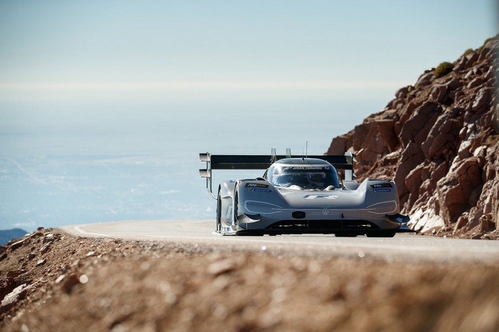 ROMAIN DUMAS E VOLKSWAGEN BATEM O RECORDE DE PIKES PEAK, foto 4