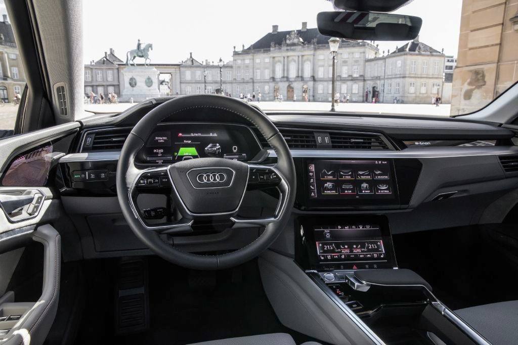 SURGEM FOTOS OFICIAIS DO INTERIOR DO AUDI E-TRON COM SEUS RETROVISORES DIGITAIS, foto 1