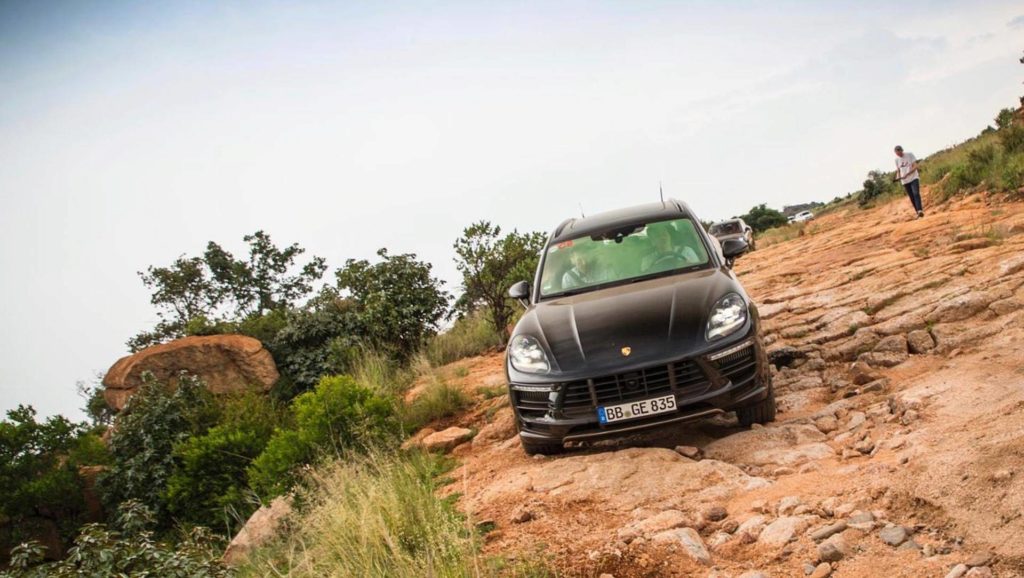 PORSCHE REVELA PROTÓTIPOS DE RENOVADO MACAN DURANTE TESTES NA ÁFRICA DO SUL, foto 11
