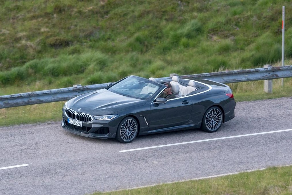 BMW SÉRIE 8 CABRIO SURGE SEM CAMUFLAGEM PELA PRIMEIRA VEZ, foto 3