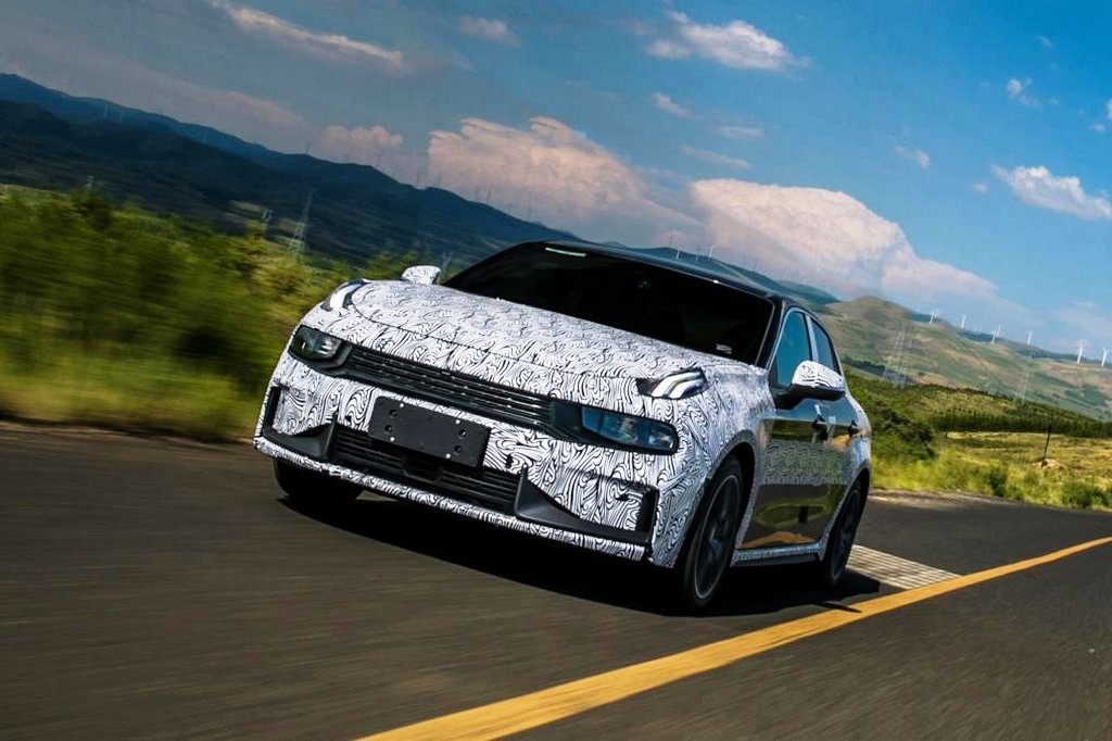 LYNK & CO MOSTRA O NOVO SEDAN 03 AINDA CAMUFLADO, foto 1