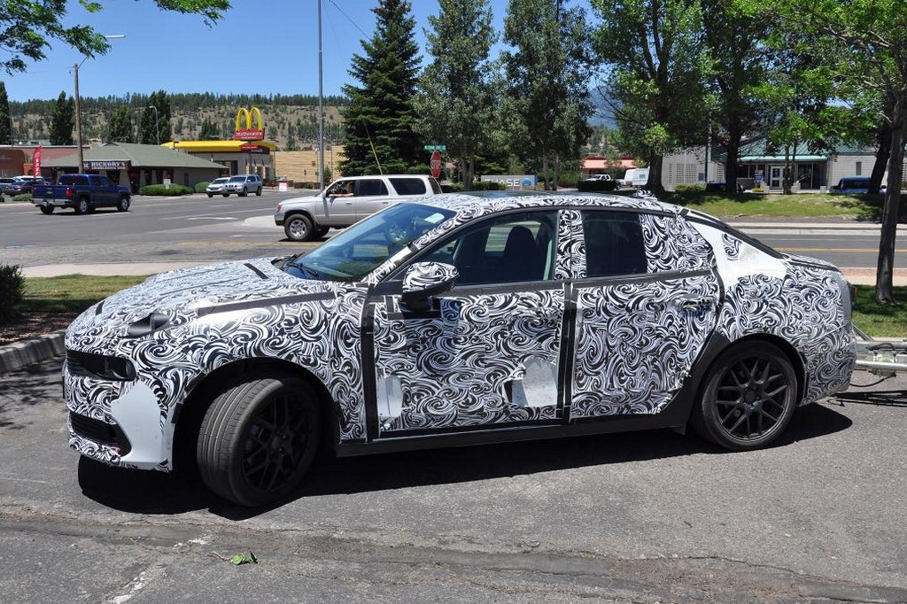 LYNK & CO MOSTRA O NOVO SEDAN 03 AINDA CAMUFLADO, foto 10