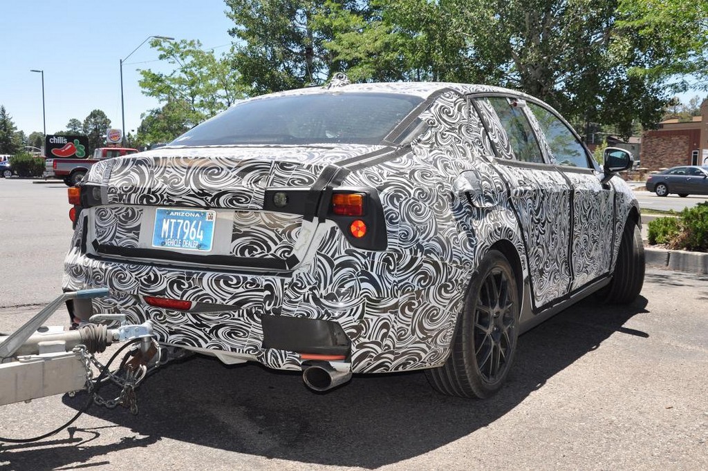 LYNK & CO MOSTRA O NOVO SEDAN 03 AINDA CAMUFLADO, foto 12