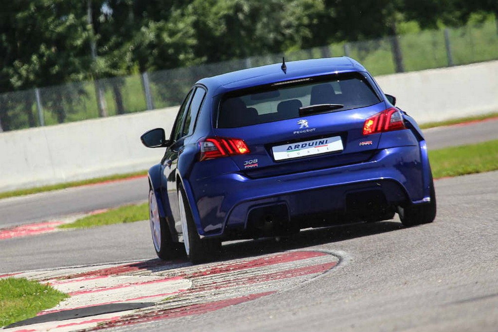 ARDUINI CORSE REVELA UM PEUGEOT 308 GTI TCR DE RUA COM 302 CV, foto 8
