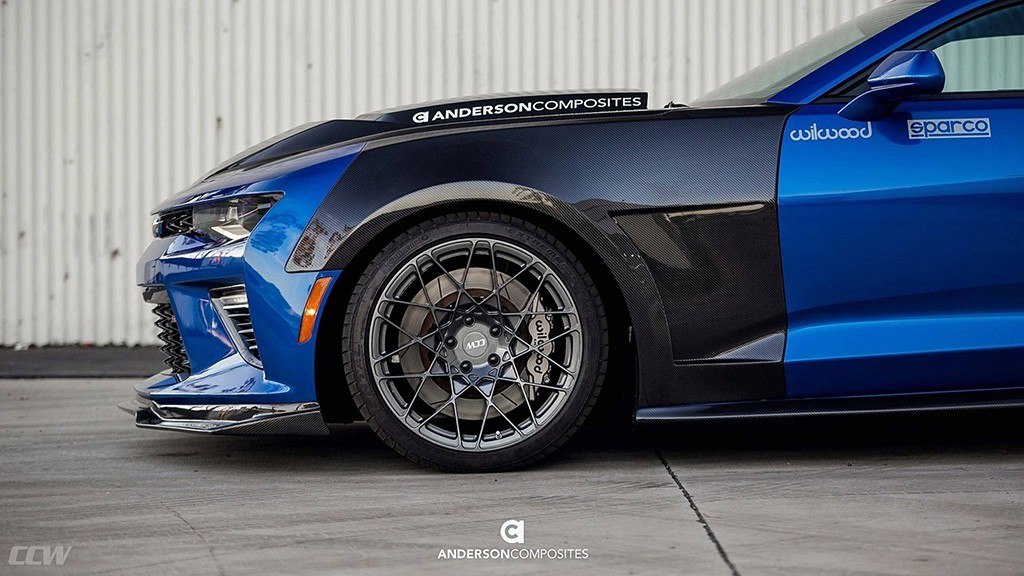A ANDERSON COMPOSITES VESTE UM CHEVROLET CAMARO SS COM FIBRA DE CARBONO, foto 6