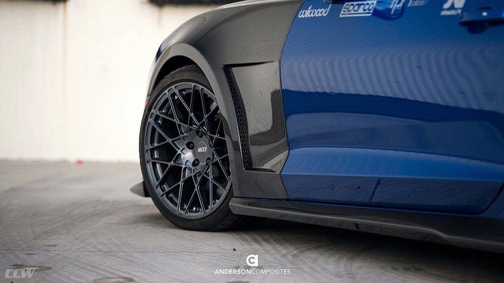 A ANDERSON COMPOSITES VESTE UM CHEVROLET CAMARO SS COM FIBRA DE CARBONO, foto 8