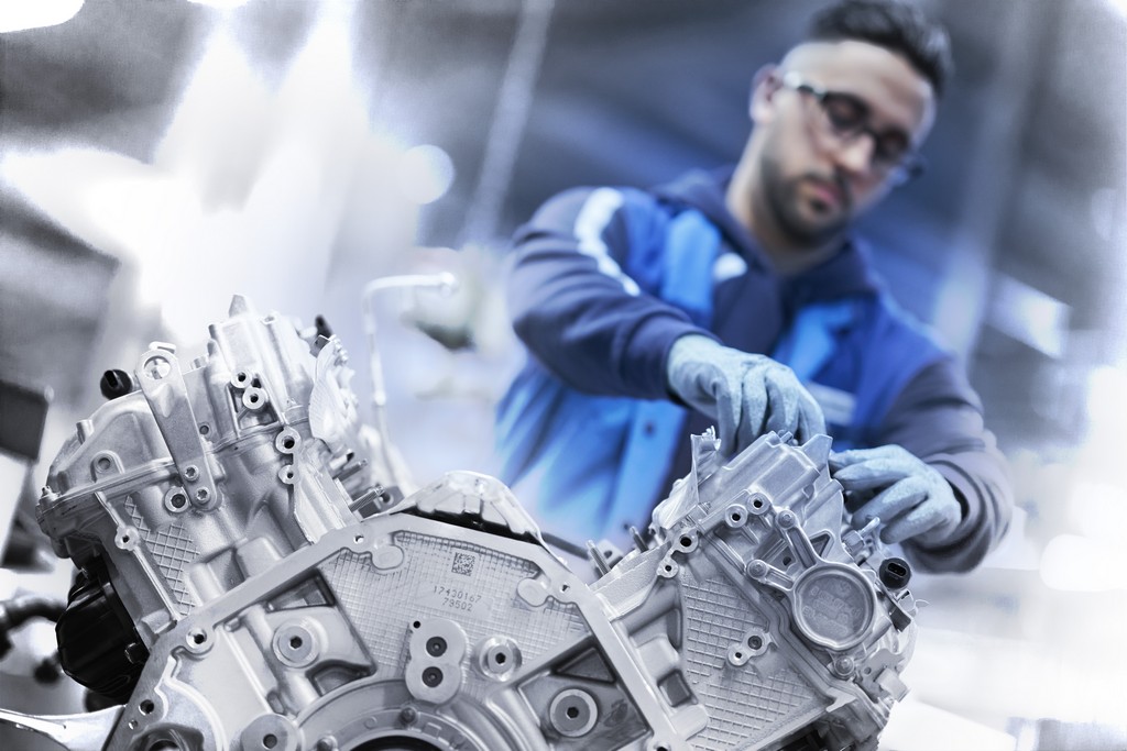 O NOVO MOTOR V8 DO NOVO BMW SÉRIE 8 COUPE: UMA OBRA-PRIMA DA FÁBRICA DE MOTORES DE MUNICH, foto 1