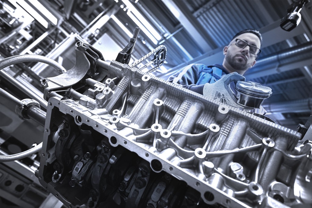O NOVO MOTOR V8 DO NOVO BMW SÉRIE 8 COUPE: UMA OBRA-PRIMA DA FÁBRICA DE MOTORES DE MUNICH, foto 14