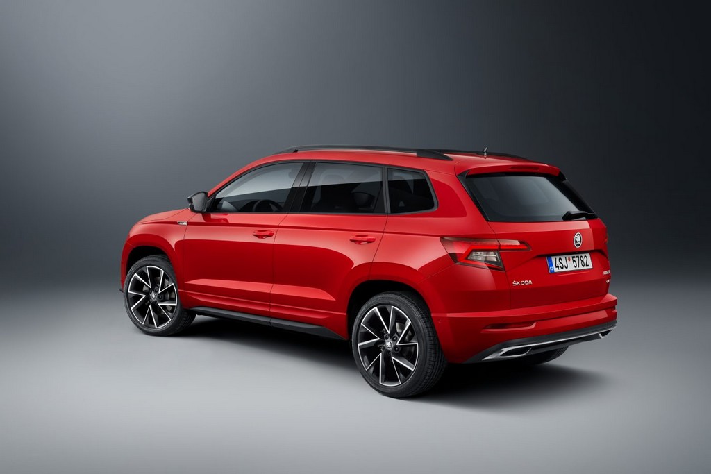 SKODA KAROQ SPORTLINE: SUV CHECO CHEGA COM UMA IMAGEM ESPORTIVA E 190 CV, foto 2