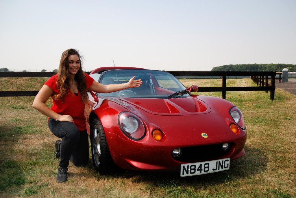 A MULHER QUE DEU SEU NOME AO LOTUS ELISE RETORNA À EMPRESA 22 ANOS DEPOIS, foto 1