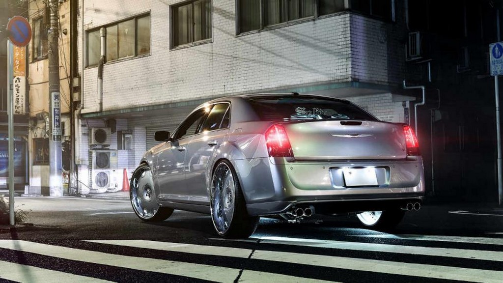UM CHRYSLER 300 COM RODAS DA FORGIATO: GOSTO NÃO SE DISCUTE, foto 2