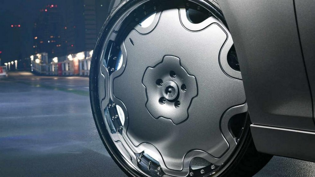 UM CHRYSLER 300 COM RODAS DA FORGIATO: GOSTO NÃO SE DISCUTE, foto 3