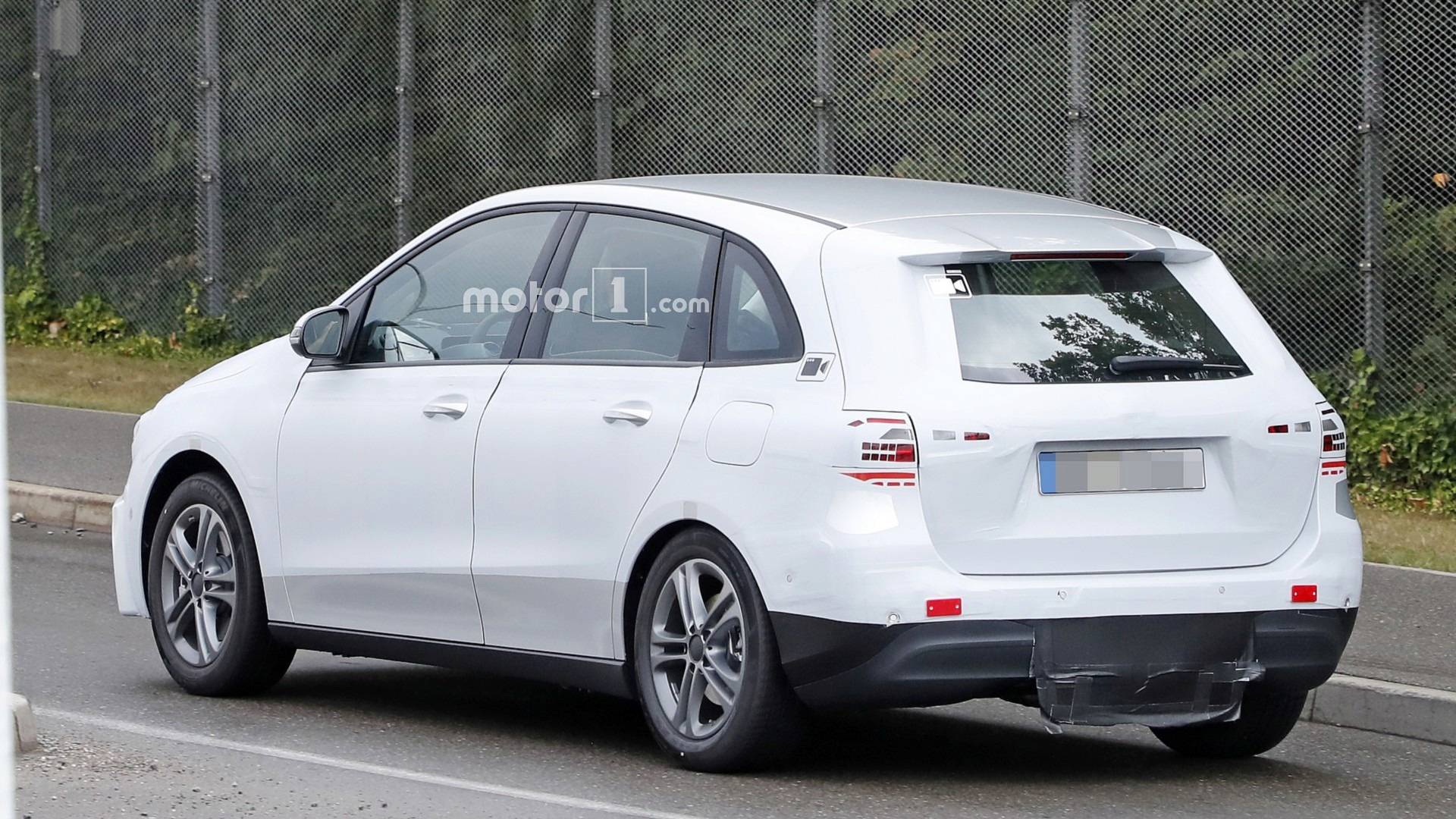 MERCEDES-BENZ B CLASS REVELA OS PRIMEIROS TRAÇOS DE SUA CARROCERIA, foto 5