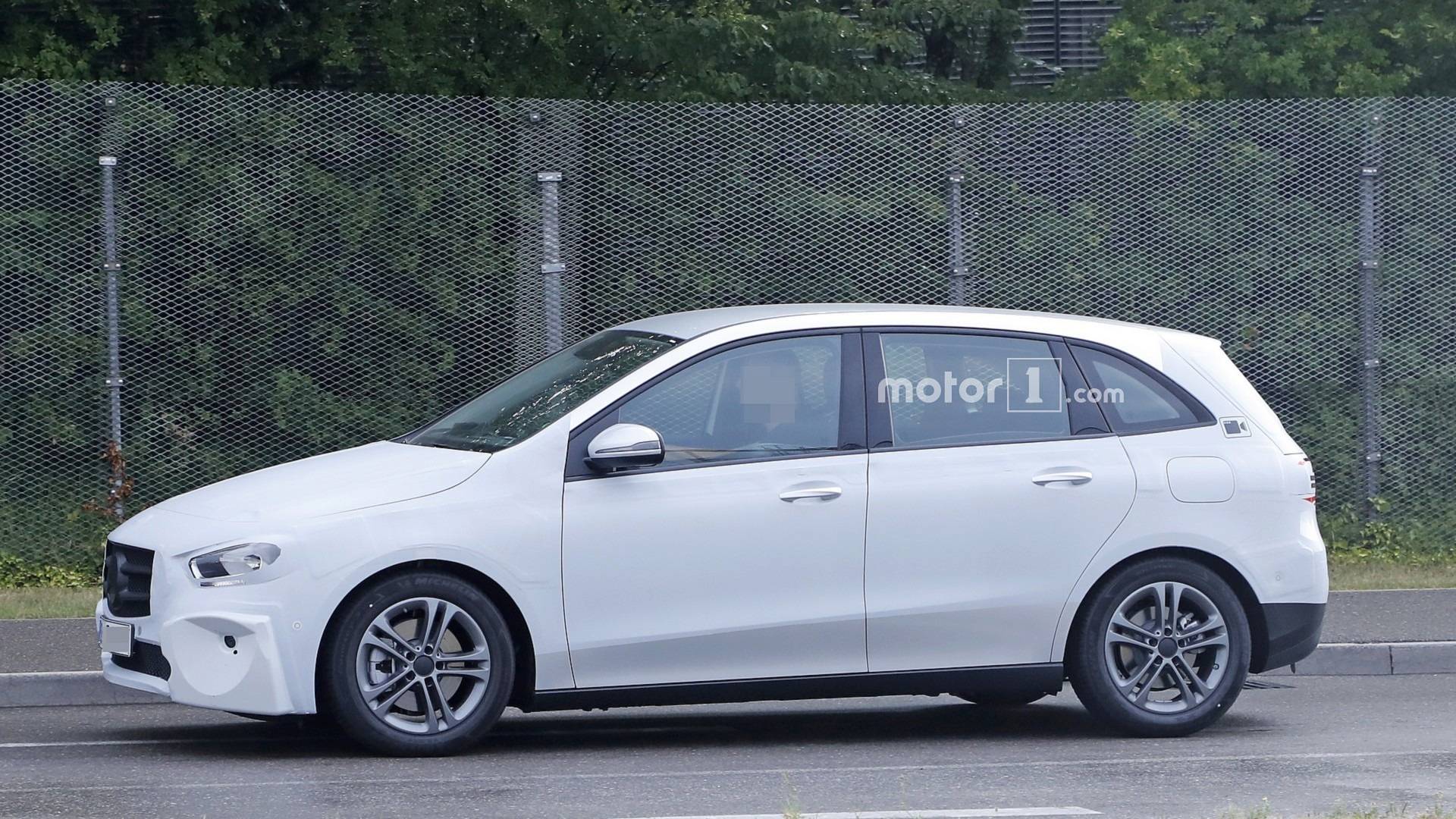MERCEDES-BENZ B CLASS REVELA OS PRIMEIROS TRAÇOS DE SUA CARROCERIA, foto 7