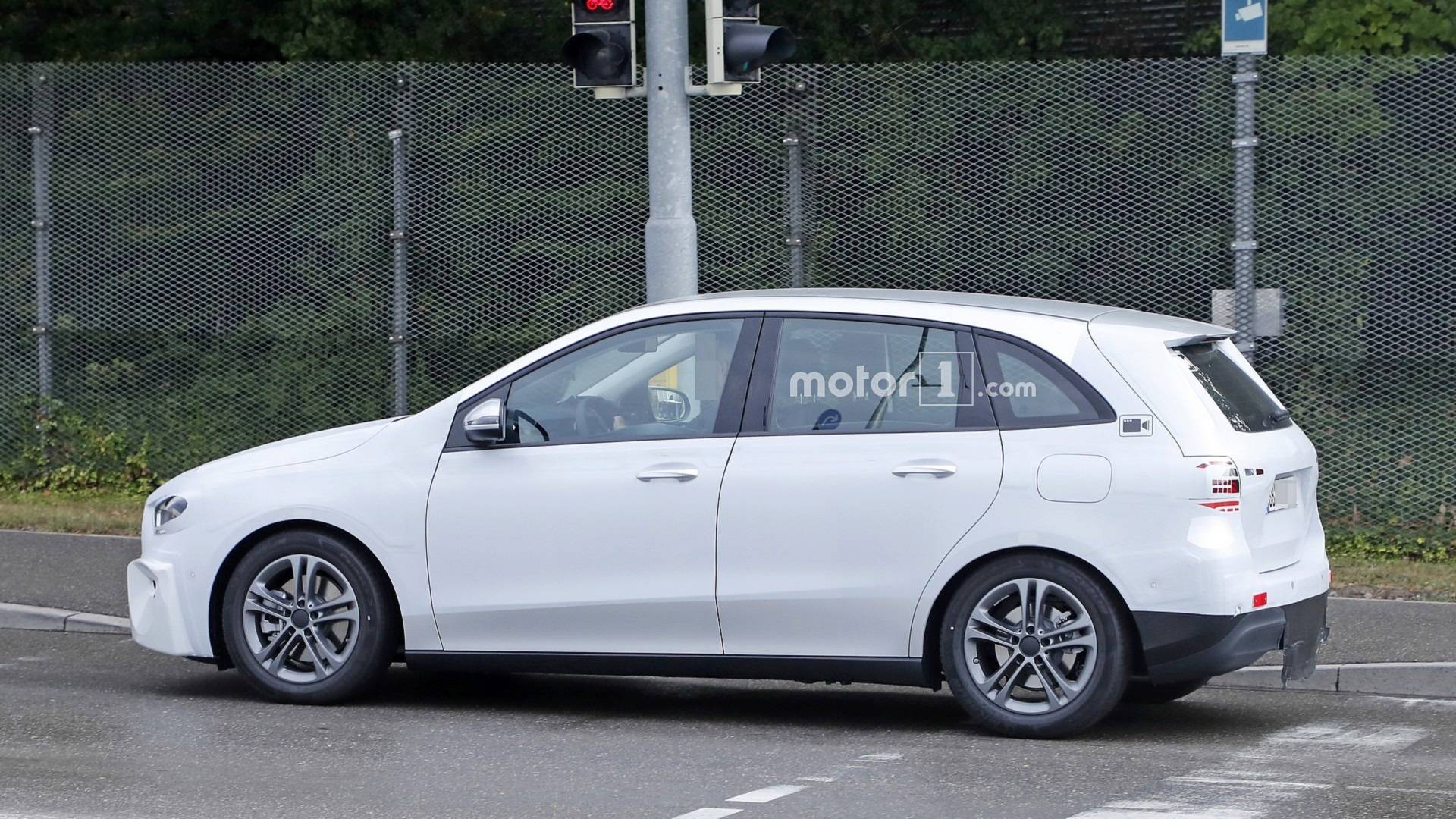 MERCEDES-BENZ B CLASS REVELA OS PRIMEIROS TRAÇOS DE SUA CARROCERIA, foto 9