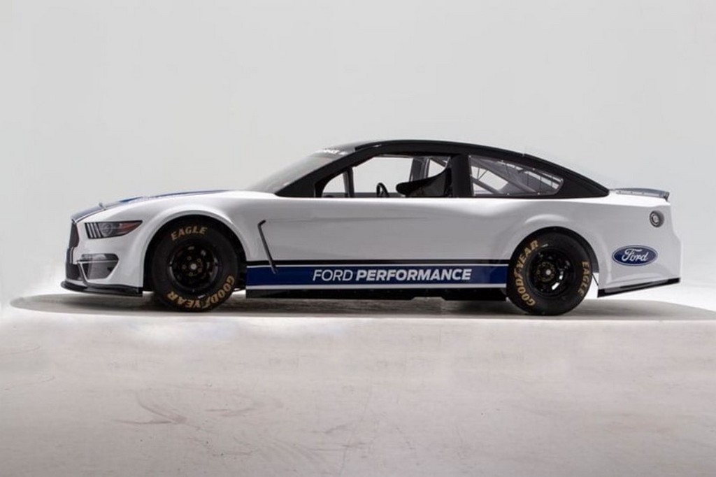 CONHEÇA O FORD MUSTANG QUE CORRERÁ NO NASCAR MONSTER ENERGY 2019, foto 3