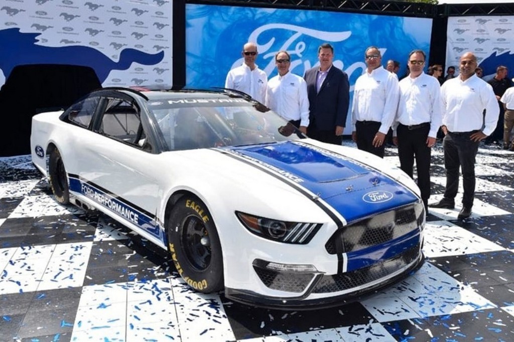 CONHEÇA O FORD MUSTANG QUE CORRERÁ NO NASCAR MONSTER ENERGY 2019, foto 4