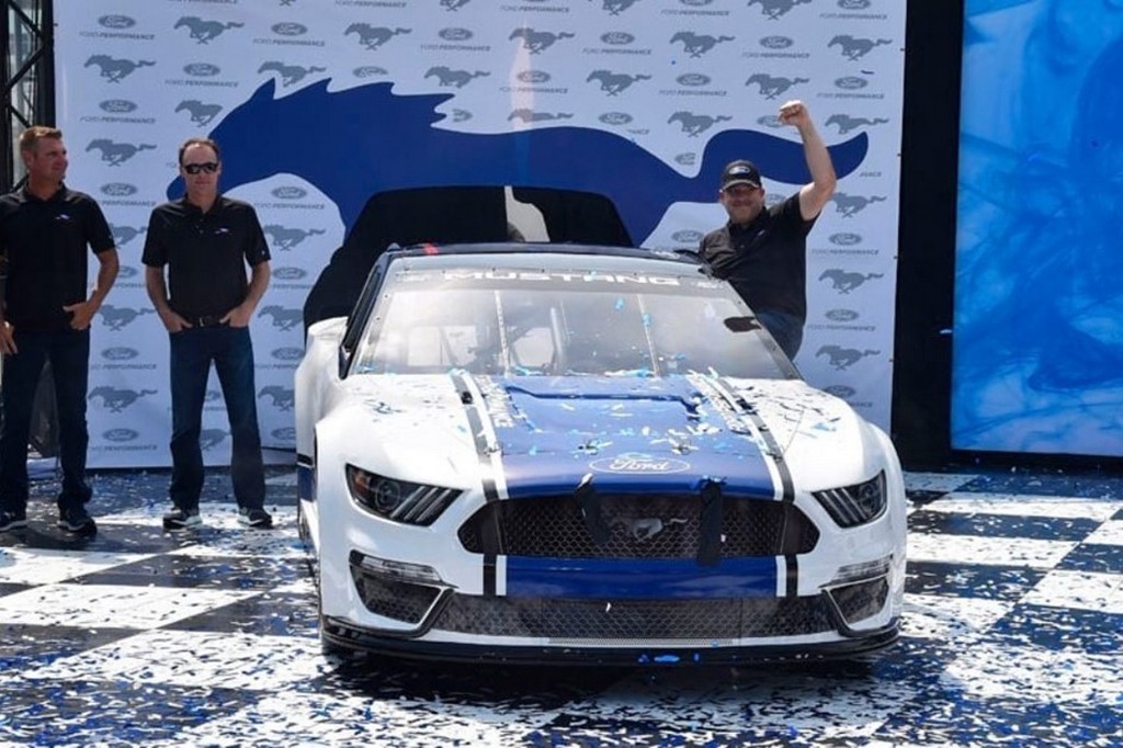 CONHEÇA O FORD MUSTANG QUE CORRERÁ NO NASCAR MONSTER ENERGY 2019, foto 5