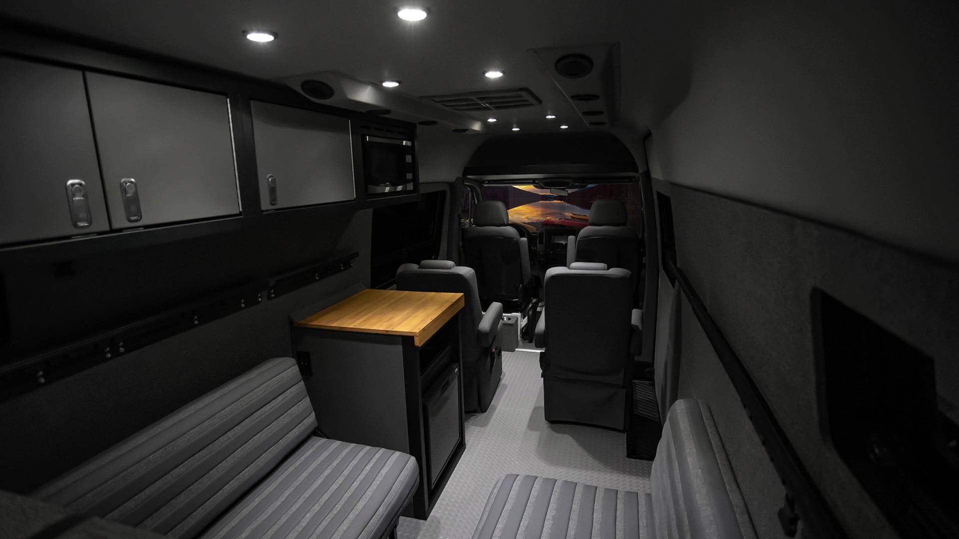 MERCEDES-BENZ LEXANI LM-EXTV UNE O LUXO AO TODO-TERRENO, foto 17