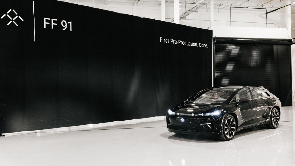 FARADAY FUTURE MONTA O PRIMEIRO FF 91 DE PRÉ-PRODUÇÃO EM SUA PLANTA DA CALIFÓRNIA, foto 3