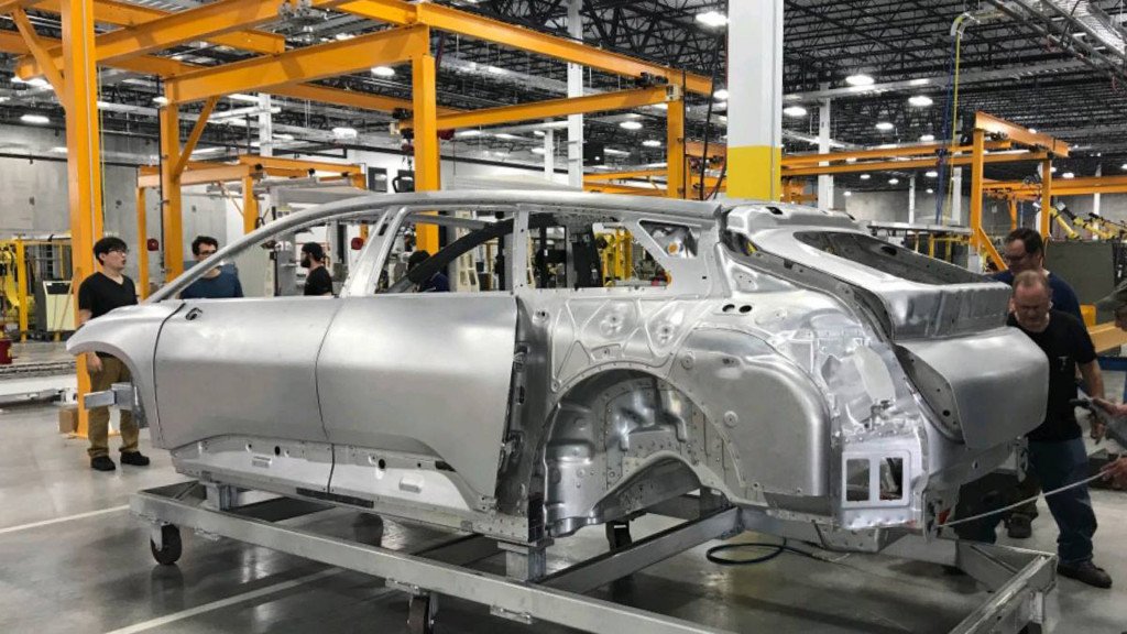 FARADAY FUTURE MONTA O PRIMEIRO FF 91 DE PRÉ-PRODUÇÃO EM SUA PLANTA DA CALIFÓRNIA, foto 8