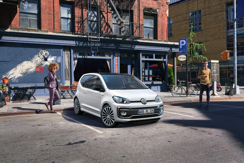 VOLKSWAGEN UP! R-LINE CHEGA À EUROPA ESPORTIVO E SEM MUITO BARULHO, foto 1