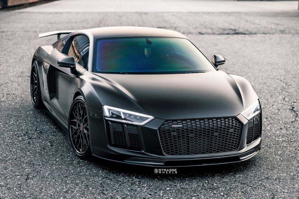 UM AUDI R8 V10 PLUS COM RODAS DE FIBRA DE CARBONO DA STRASSE WHEELS, foto 4