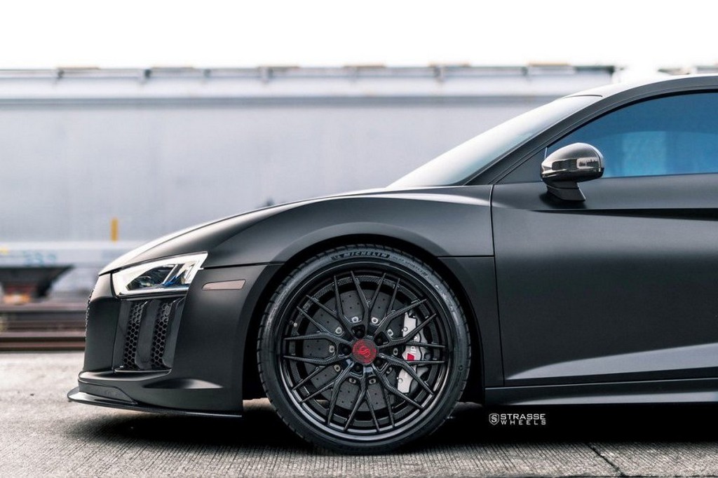 UM AUDI R8 V10 PLUS COM RODAS DE FIBRA DE CARBONO DA STRASSE WHEELS, foto 5