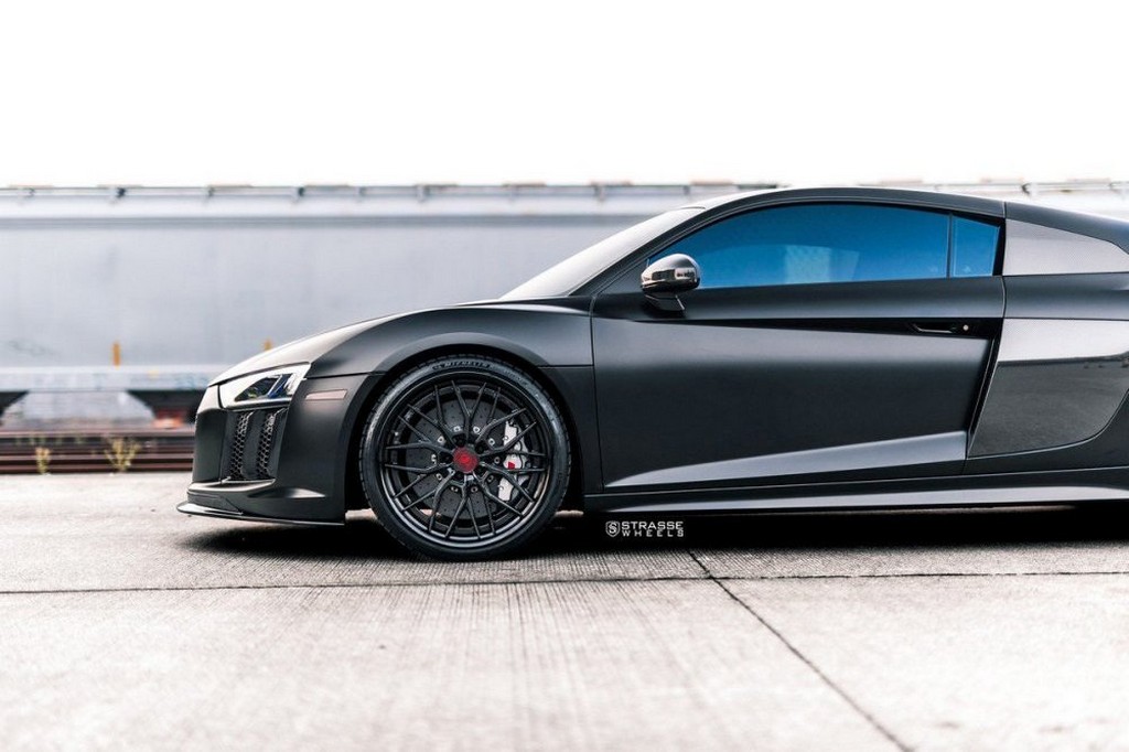 UM AUDI R8 V10 PLUS COM RODAS DE FIBRA DE CARBONO DA STRASSE WHEELS, foto 9