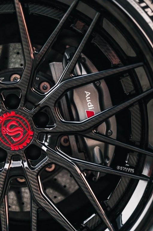 UM AUDI R8 V10 PLUS COM RODAS DE FIBRA DE CARBONO DA STRASSE WHEELS, foto 12
