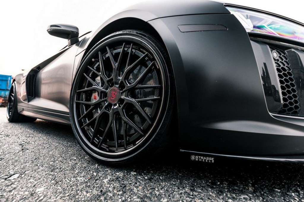 UM AUDI R8 V10 PLUS COM RODAS DE FIBRA DE CARBONO DA STRASSE WHEELS, foto 15