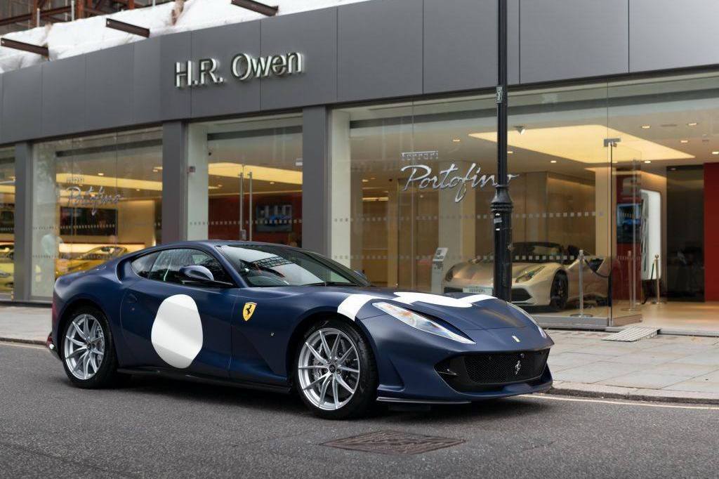 FERRARI F812 SUPERFAST PRESTA HOMENAGEM AO MÍTICO F250 GT SWB DE STIRLING MOSS, foto 1