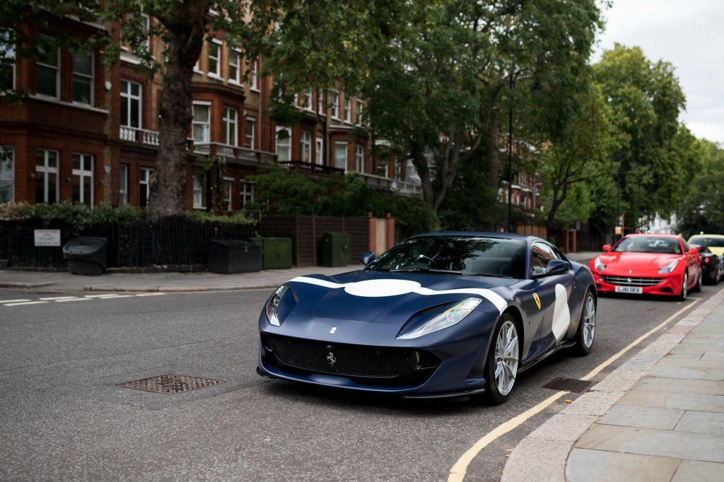 FERRARI F812 SUPERFAST PRESTA HOMENAGEM AO MÍTICO F250 GT SWB DE STIRLING MOSS, foto 2