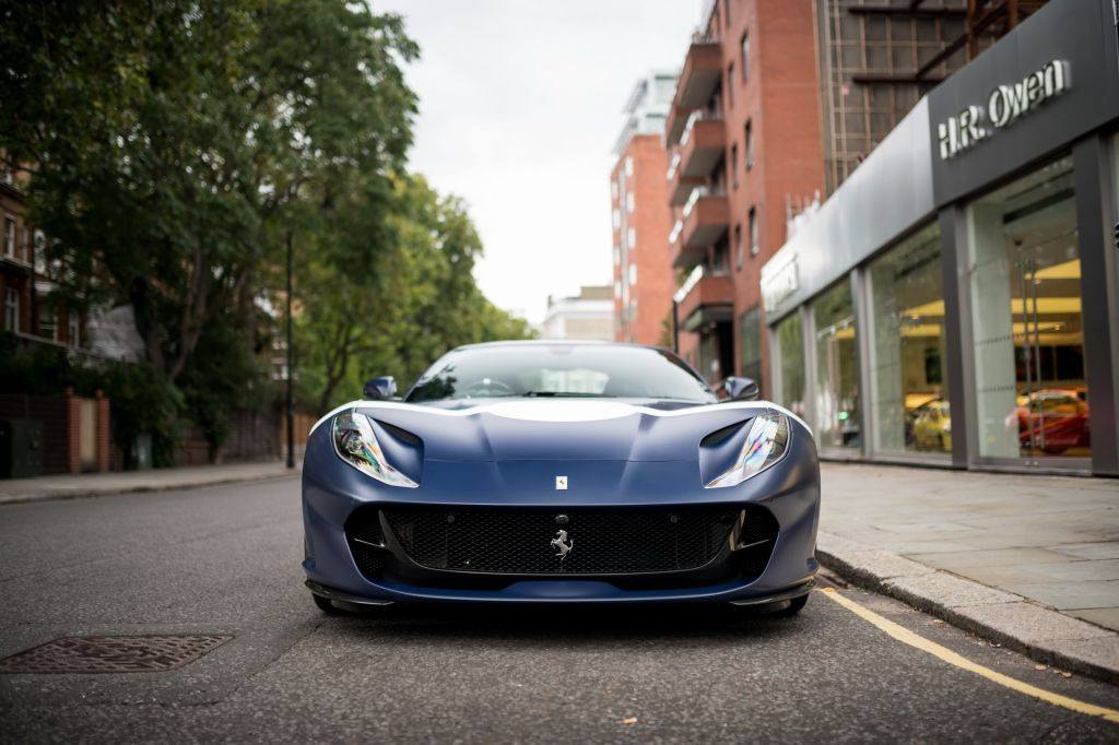 FERRARI F812 SUPERFAST PRESTA HOMENAGEM AO MÍTICO F250 GT SWB DE STIRLING MOSS, foto 3