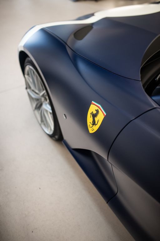 FERRARI F812 SUPERFAST PRESTA HOMENAGEM AO MÍTICO F250 GT SWB DE STIRLING MOSS, foto 5