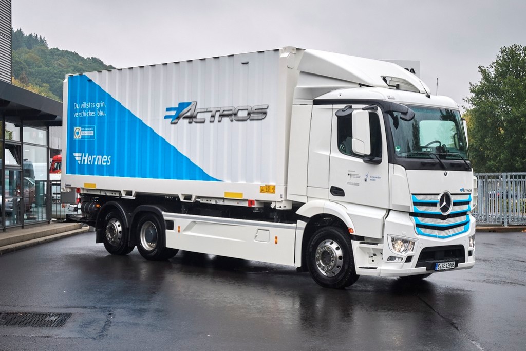 O CAMINHÃO ELÉTRICO PESADO DA MERCEDES-BENZ COMEÇA SEUS TESTES NA ALEMANHA, foto 1
