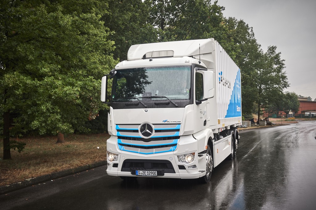 O CAMINHÃO ELÉTRICO PESADO DA MERCEDES-BENZ COMEÇA SEUS TESTES NA ALEMANHA, foto 2