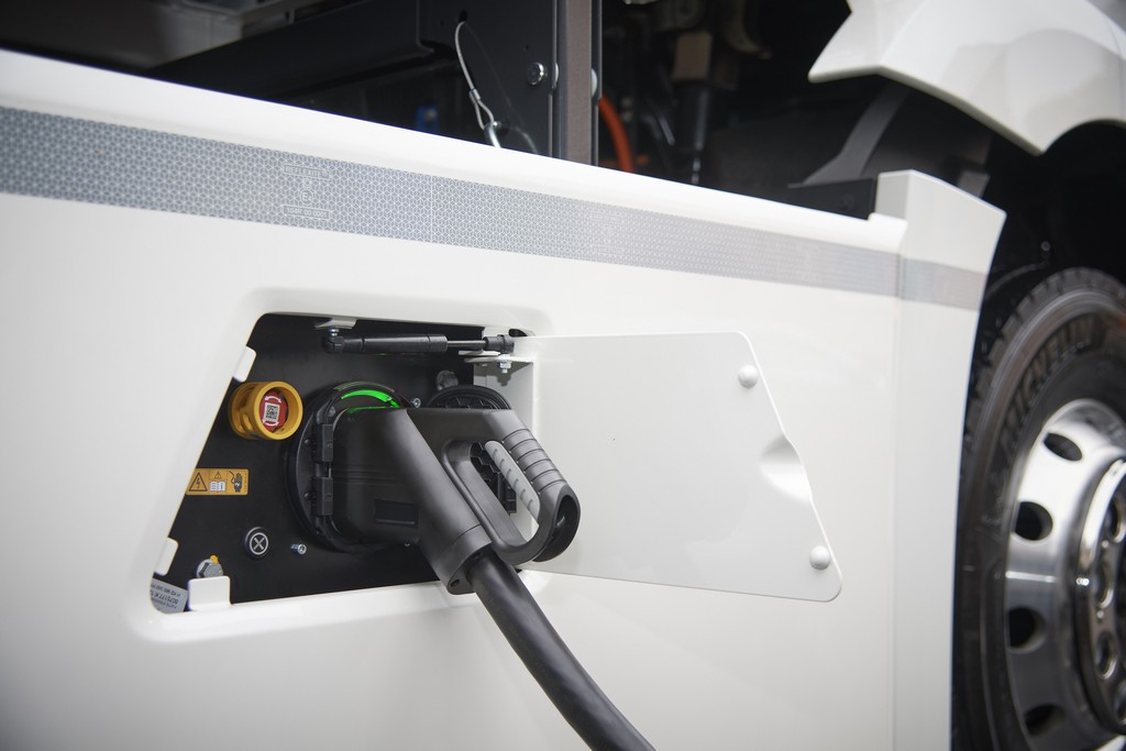 O CAMINHÃO ELÉTRICO PESADO DA MERCEDES-BENZ COMEÇA SEUS TESTES NA ALEMANHA, foto 5