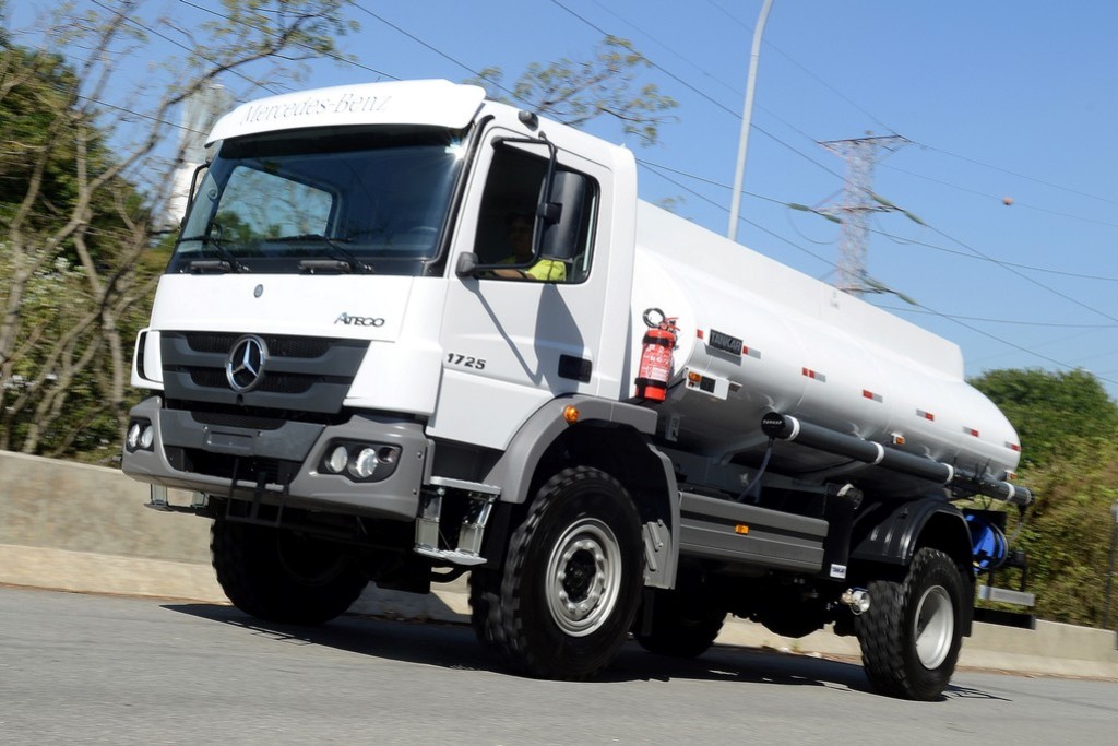 MERCEDES-BENZ EXPORTA 20 CAMINHÕES ATEGO FORA DE ESTRADA PARA AS FILIPINAS, foto 1