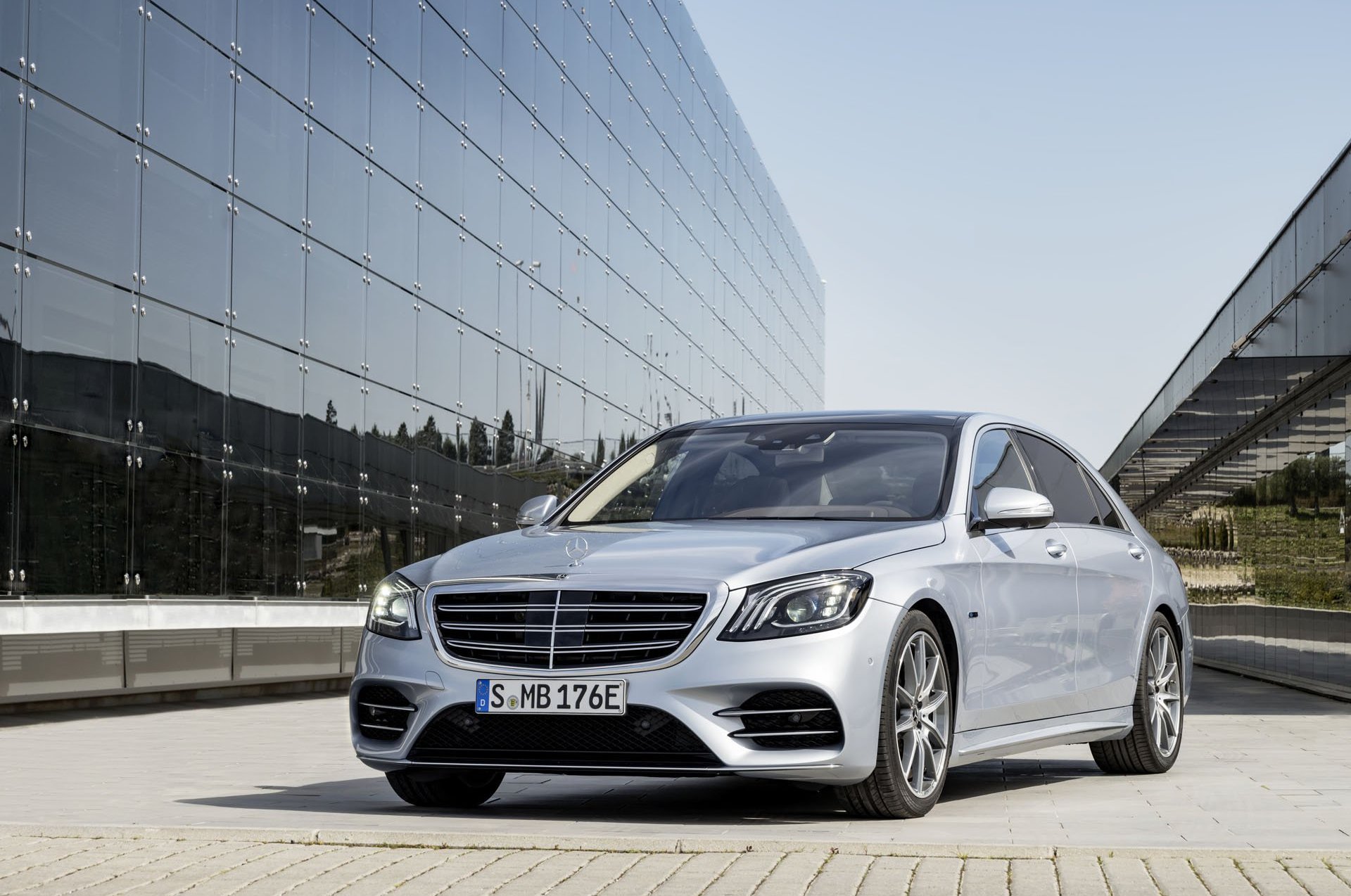 MERCEDES-BENZ S 560e: QUASE 500 CV E CONSUMO DE HÍBRIDO PLUG-IN, foto 1