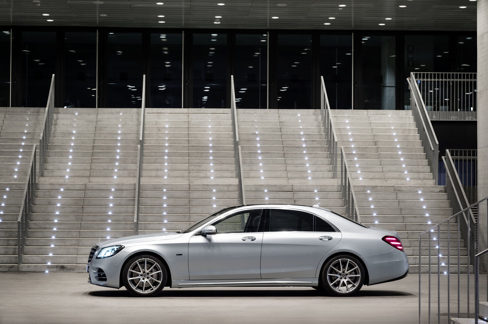 MERCEDES-BENZ S 560e: QUASE 500 CV E CONSUMO DE HÍBRIDO PLUG-IN, foto 5