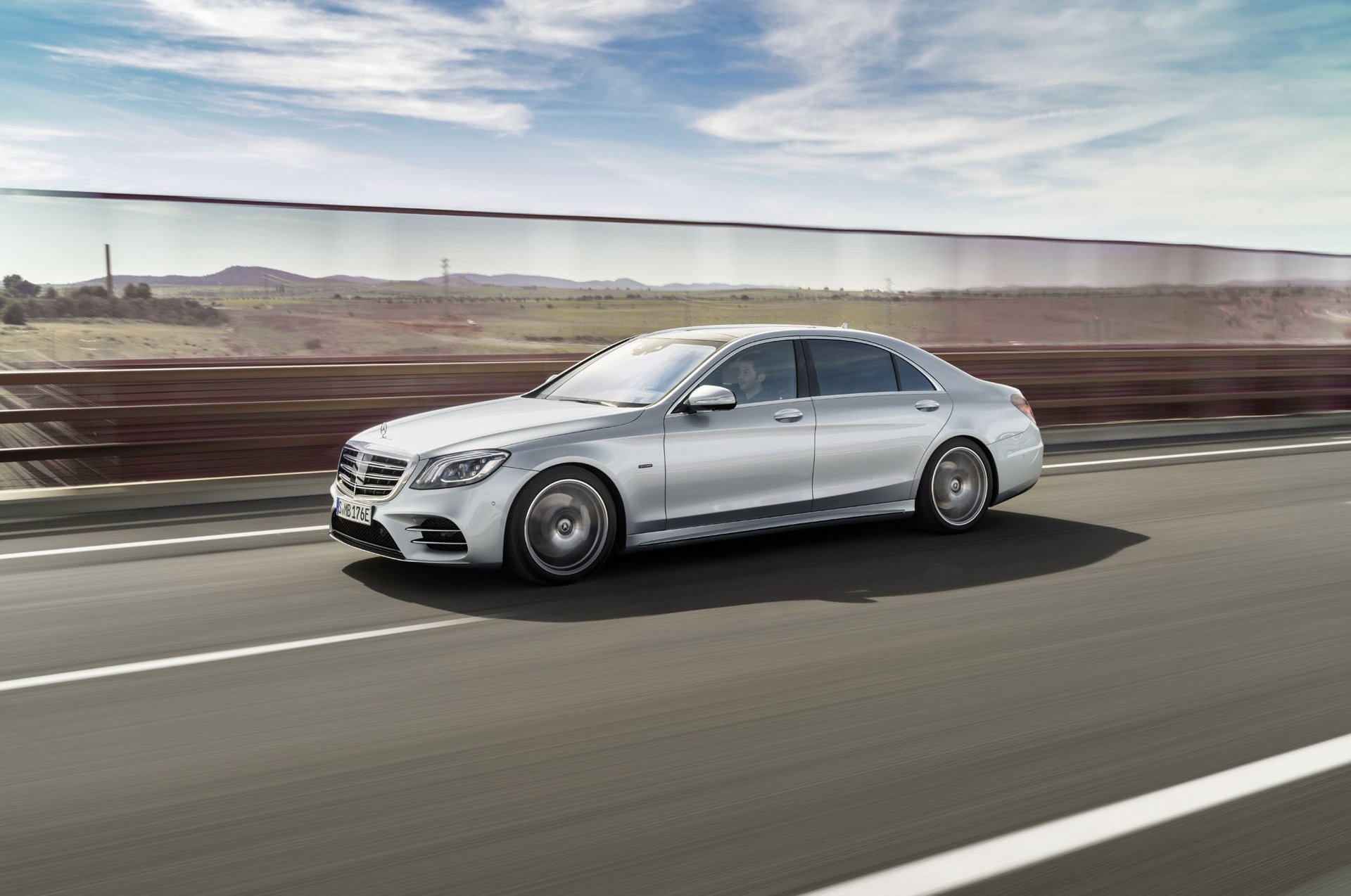 MERCEDES-BENZ S 560e: QUASE 500 CV E CONSUMO DE HÍBRIDO PLUG-IN, foto 7