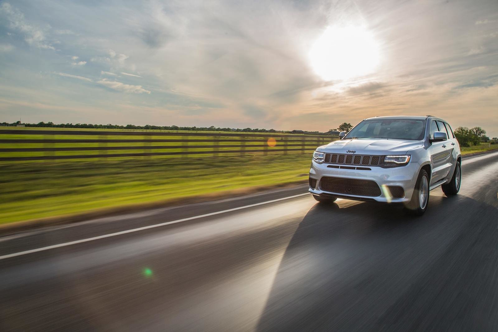 JEEP GRAND CHEROKEE TRACKHAWK PREPARADO PELA HENNESSEY PERFORMANCE ATINGE OS 1.216 CV, foto 2