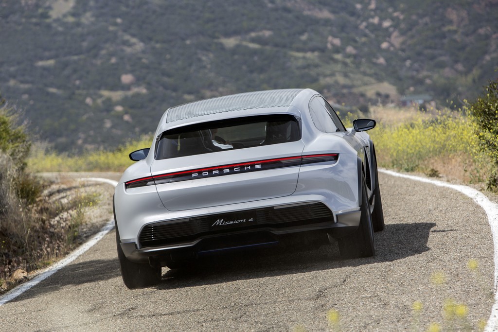 PORSCHE MISSION E CROSS TURISMO CONCEPT RECEBE SINAL VERDE E SERÁ PRODUZIDO EM SÉRIE, foto 2