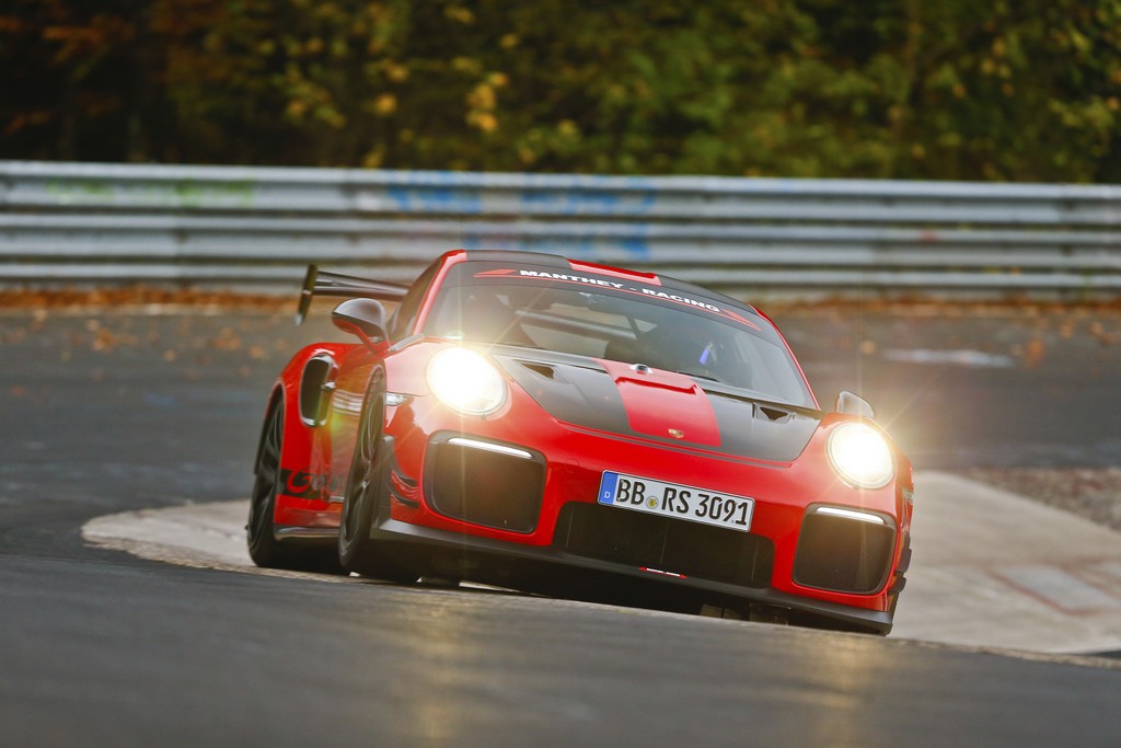PORSCHE 911 GT2 RS BATE O RECORDE EM NÜRBURGRING... MAIS UMA VEZ..., foto 1